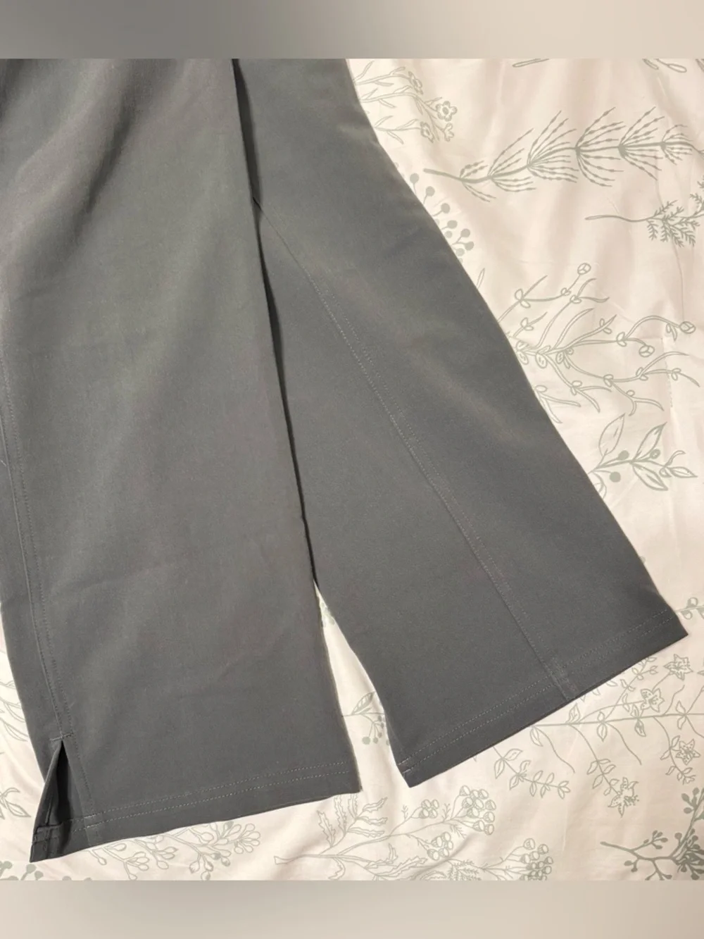 Figs Women’s Kade Cargo Scrub Pant in Moss Green XS-TALL - Picture 5 of 6